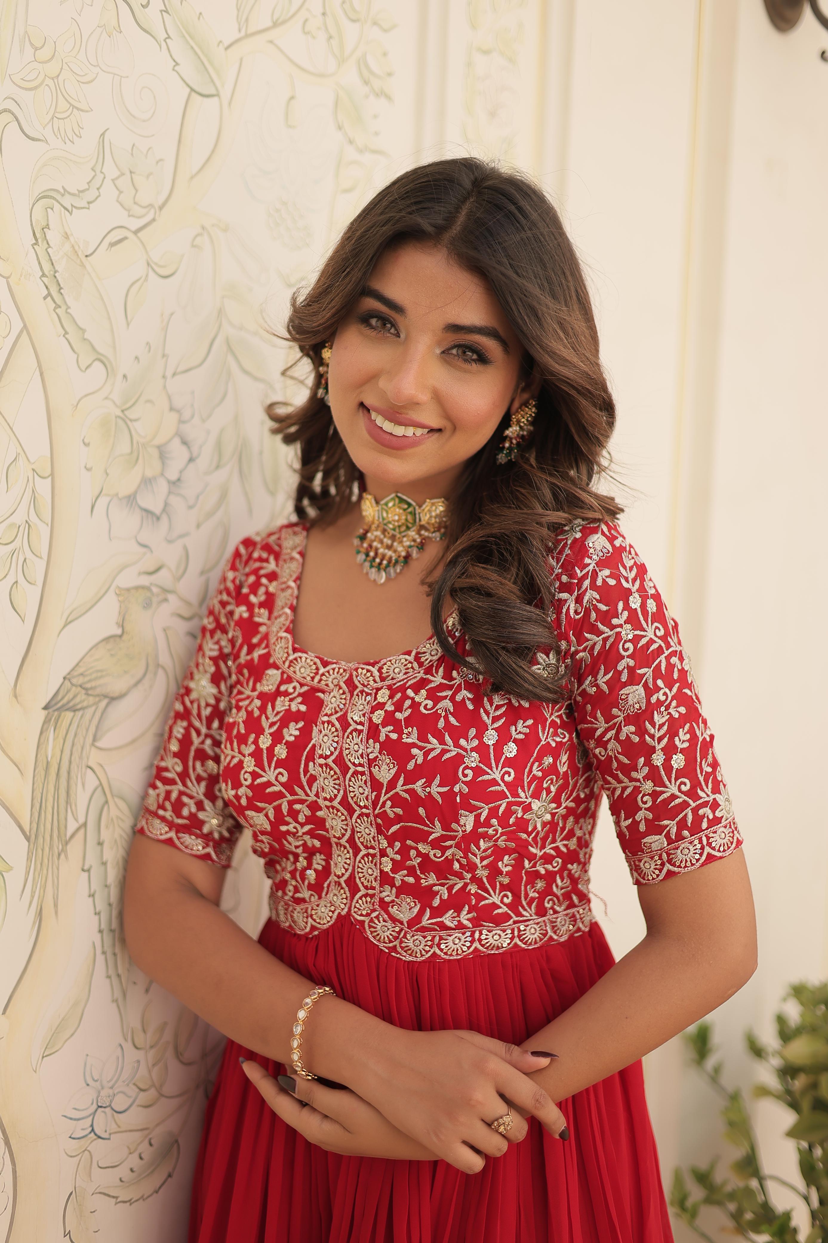 PREMIUM GOWN - View 2 of 5