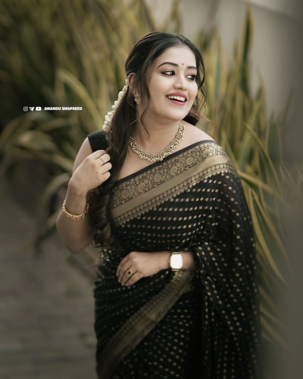 SOFT LICHI SILK BLACK SAREE - View 2 of 5